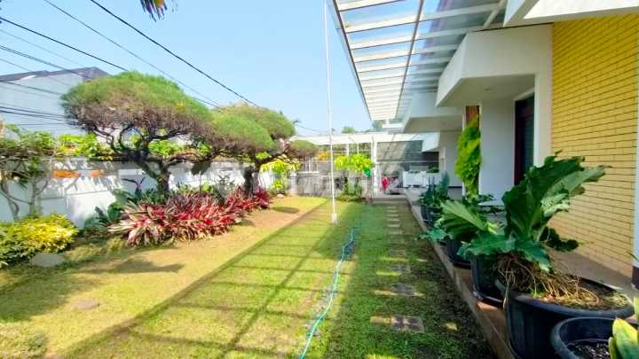 Rumah Setrasari Kulon Semi Furnished 