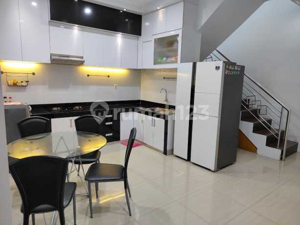 Rumah Murahhh 8X16 Rapi Design Menarik Sudah SHM Terletak di Taman Piccadilly Cikarang