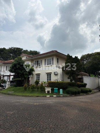 Rumah Hoek di Taman Provence, BSD, Tangerang Selatan , SHM 2 Lantai