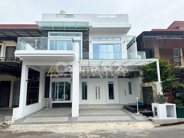 Dijual Cepat Rumah 3 Lantai Full Interior Beverly Green Di Batam Centre
Dijual Cepat Rumah 3 Lantai Full Interior Beverly Green Di Batam Centre