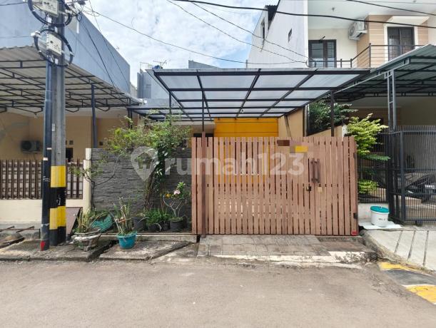 Jual Rumah Renovasi 1,5 Lantai di Janur Kuning dengan Luas Tanah 6 X 15 Harga 2,3 Milyar