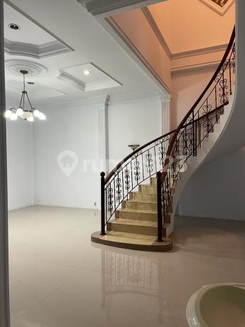 Jual Rumah Cantik & Siap Huni di Sunter Bisma LT 180M2 - Lokasi Strategis Harga 5,5M Nego