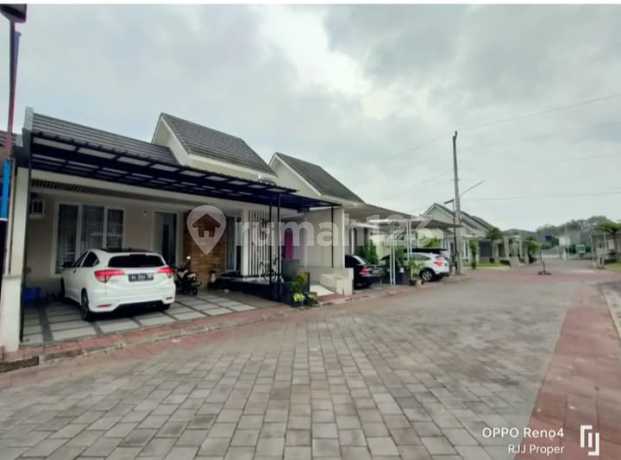 Rumah Mewah Perumahan Elit di Jalan Nasional Wates Rumah Mewah Perumahan Elit di Jalan Nasional Wates