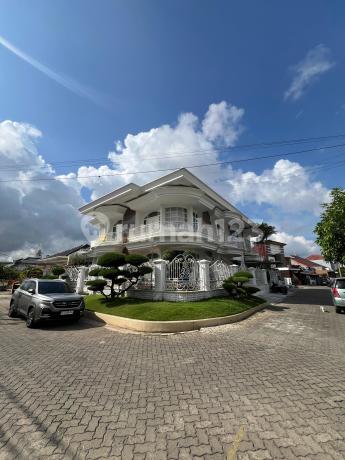 Dijual Rumah Mewah di Komplek Villa Citra, Bandar Lampung