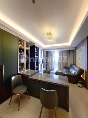 Apartment Sudirman 31 Suites Private Lift. Luas Net 137m2.