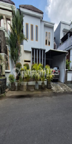 Luxury House in the Center of Makassar City. Free Furnish & Electronics. 9X20