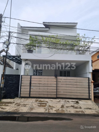 Rumah Cantik 2 Lantai di Villa Bintaro Regency, Pondok Aren Tangerang Selatan