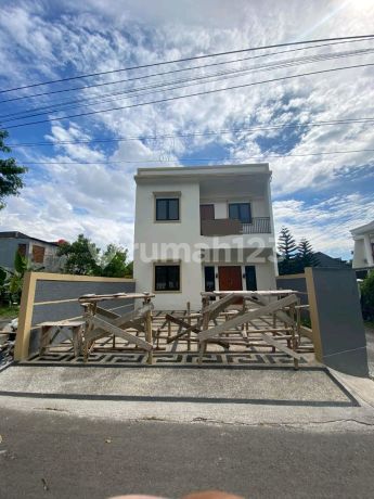 2-Story Hook New House in Arcamanik, Bandung