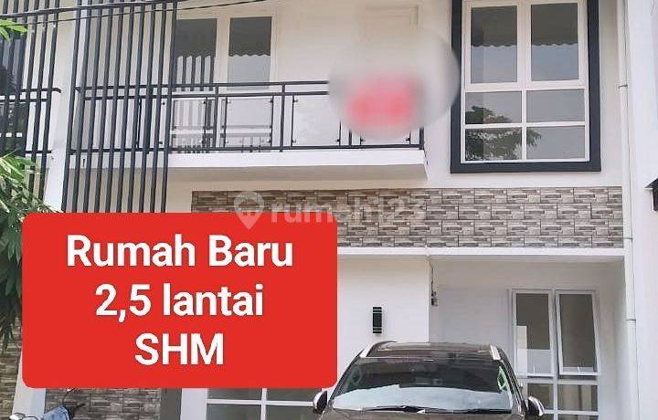 Rumah Baru 3 Lantai di Casa Bellevue Residence Bintaro