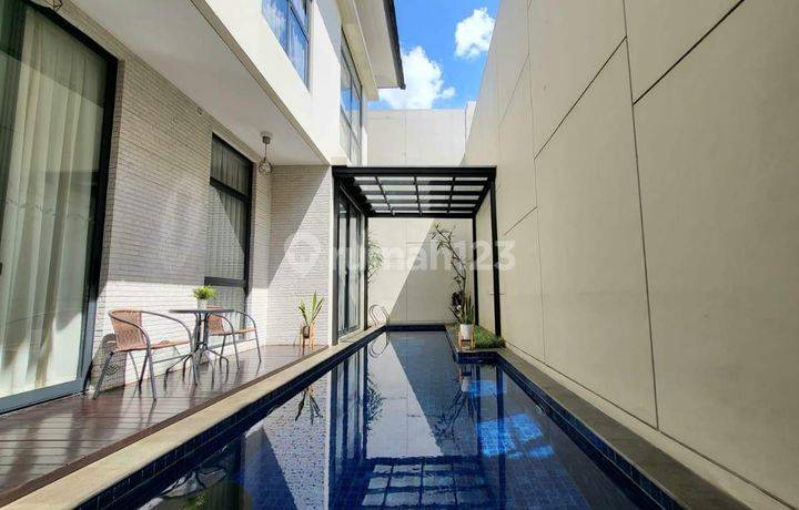 Rumah Mewah Nava Park Cluster Lancewood dilengkapi Kolam Renang