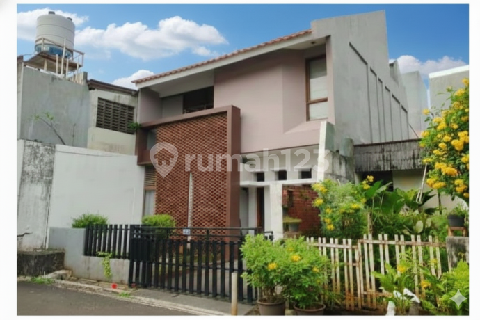 "Lewati Saja... Kecuali Bapak / Ibu Memang Siap Mengamankan Satu-Satunya Rumah Pojok 2 Lantai di Cipulir Permai." "Lewati Saja... Kecuali Bapak / Ibu Memang Siap Mengamankan Satu-Satunya Rumah Pojok 2 Lantai di Cipulir Permai."