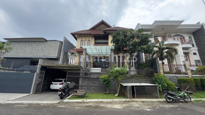 Rumah 3 Lantai Dekat dengan Universitas Maranatha Rumah 3 Lantai Dekat dengan Universitas Maranatha