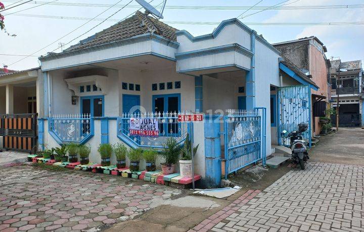 Rumah Hook SHM di Perum Griya Cibinong Indah