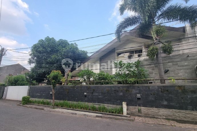 Rumah Lux 2 Lantai Lebar Muka Bagus di Komplek Kurdi Moch Toha Rumah Lux 2 Lantai Lebar Muka Bagus di Komplek Kurdi Moch Toha