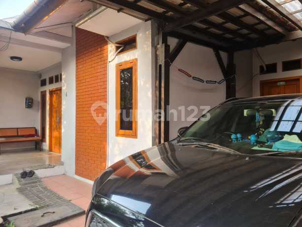 For sale, ready-to-occupy house in Arcamanik Endah complex, price 1 billion.