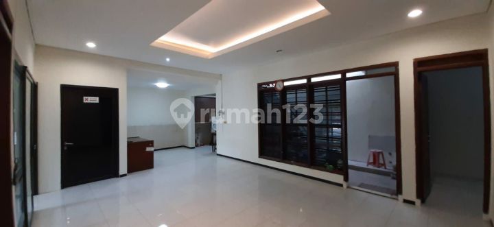 Rumah di Puri Anjasmoro SHM Butuh Renovasi Hadap Utara