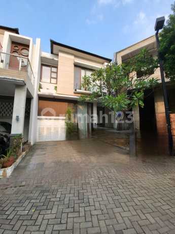 Kebayoran Symphony Sektor 7 Bintaro Jaya Ada Kolam Renang SHM