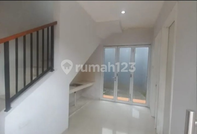 Rumah Dua Lantai di Distrik Fortune Graha Raya Rumah Dua Lantai di Distrik Fortune Graha Raya