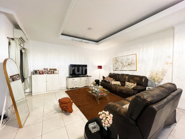 Furnished 3 bedrooms galleria court condominium apartment for sale