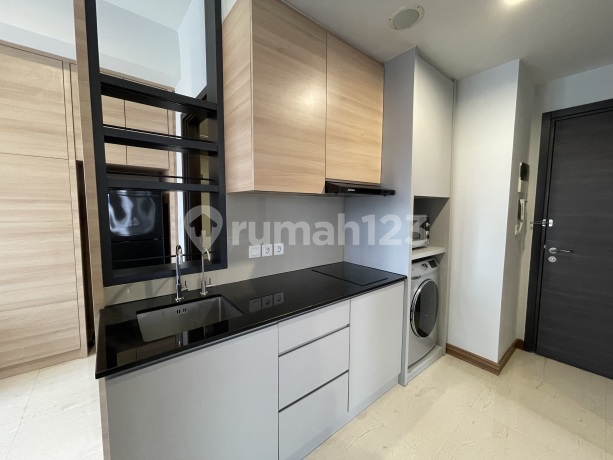 Furnished 2 bedrooms sudirman hill apartment tanah abang for sale 