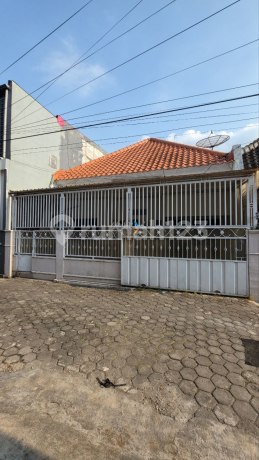 Ready-to-occupy house on Jalan Candi Mendut, Soekarno Hatta Indah Shophouse Complex, Mojolangu Lowokwaru Malang Ready-to-occupy house on Jalan Candi Mendut, Soekarno Hatta Indah Shophouse Complex, Mojolangu Lowokwaru Malang