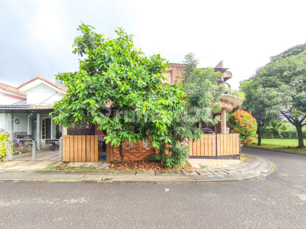 Spacious House 15 Minutes to Aeon Mall BSD, South Facing, Assisted with KPR J-37042