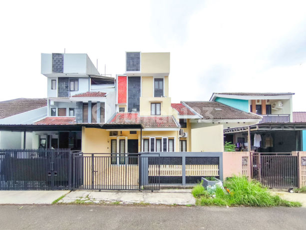 Rumah 3 LT SHM 15 Menit ke The Breeze BSD City Dibantu KPR J-39746 Rumah 3 LT SHM 15 Menit ke The Breeze BSD City Dibantu KPR J-39746