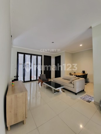 For Sale: Move-In Ready House In Discovery Flamine Bintaro SC16044