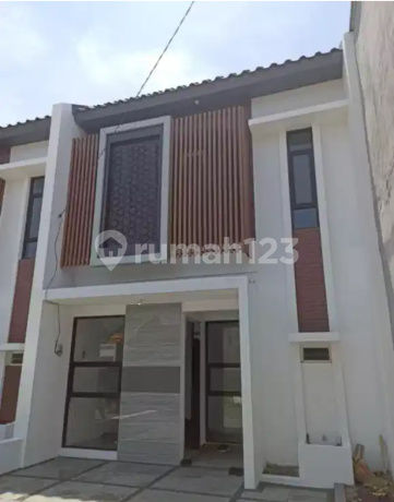Dijual Rumah Bagus 2 Lantai Siap Huni di Royal Paka Residence
