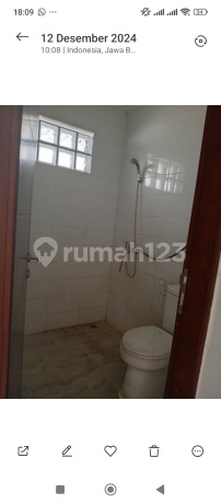 Ruko Minimalis di Kompleks Holis Regency Commercial Area Bandung.