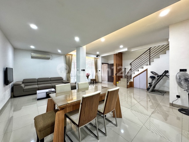 Jarang Ada! Rumah Hoek 3lt Siap Pakai Duri Kepa Dekat Tanjung Duren Jakarta Barat