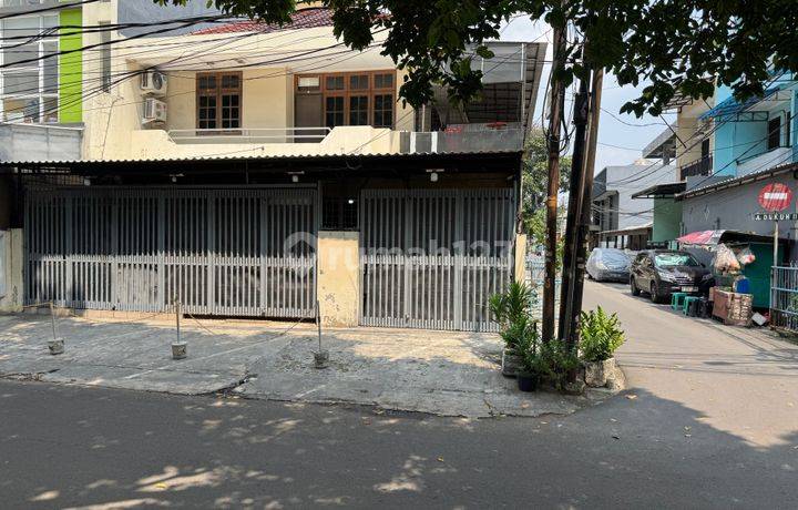 Rumah Hoek Strategis Dekat Jalan Raya Bisa Untuk Usaha Tanjung Duren Jakarta Barat