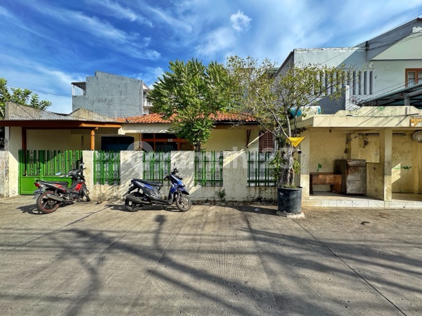 Cheap! 12x17 Ready-to-Use House, Fits 2 Cars, Duri Kepa Near Tanjung Duren, West Jakarta Cheap! 12x17 Ready-to-Use House, Fits 2 Cars, Duri Kepa Near Tanjung Duren, West Jakarta