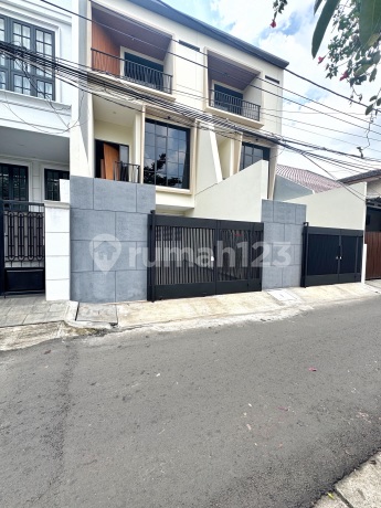 Rumah Baru 3 Lantai Bagus Megah Strategis Tomang Jakarta Barat