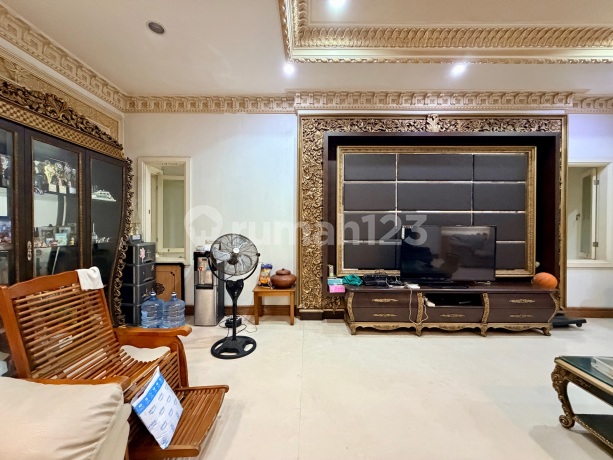 Tinggal Bawa Koper! Rumah Premium 202M2 European Style Taman Palem Lestari Jakarta Barat