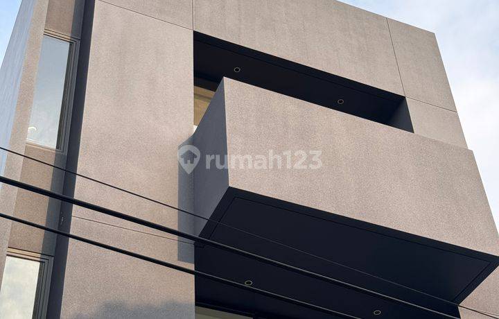 Rumah Modern 3lt Semi Furnish Strategis Taman Ratu Jakarta Barat