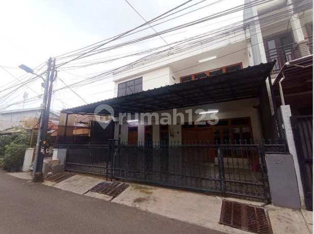 Turun Harga! Jual Cepat Town House Strategis Tomang Jakarta Barat