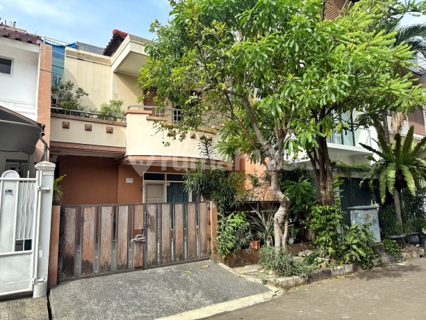 Ready-to-Occupy 2-Story House in a Quiet and Comfortable Environment, Permata Buana, West Jakarta Ready-to-Occupy 2-Story House in a Quiet and Comfortable Environment, Permata Buana, West Jakarta