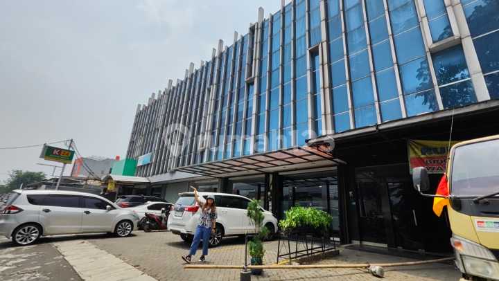 Ruko 3 Unit (gandeng) 4 Lantai, Strategis, Jalan Raya