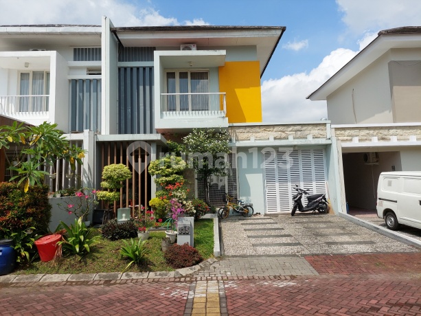 Green Hills Residence. Green Hills Residence.