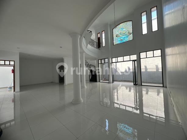 Rumah Luas Terawat 2 Lantai Siap Huni di Komplek Batununggal