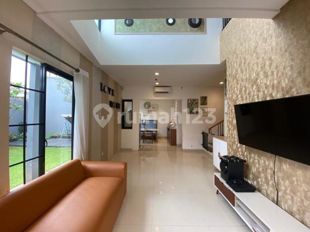 Dijual Rumah Modern Elegan 3 Br Luas 183M2 dengan Finishing Mewah Lokasi Strategis di Grand Trevista Rempoa Tanggerang Selatan