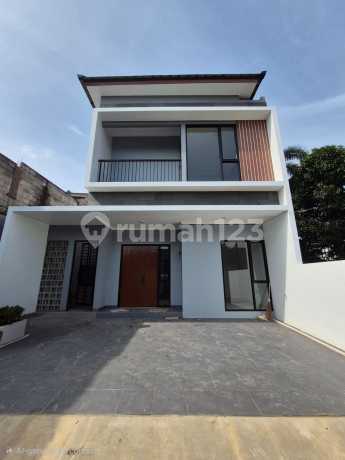 Rumah Cantik Siap Huni Lokasi Dekat Pasar Segar Tamgsel