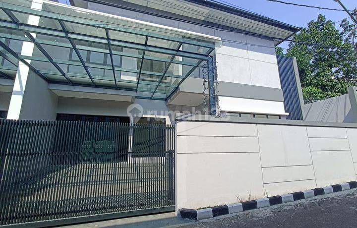 Rumah Mewah Baru di Komplek Cipaganti Permai, Bandung