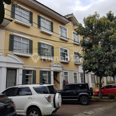 Harus Terjual Cepat Townhouse Taman Hijau Lippo Karawaci 2 Lantai, Bagus, Terawat, Nyaman