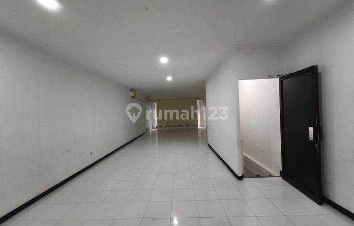 Ruko Di Wonokitri Indah. Siap Huni. Terawat. Selangkah Dari Mayjen Sungkono. Cocok Untuk Kantor , Klinik, Tempat Ibadah. Parkiran Luas. Selangkah Ke Mayjen Sungkono. Murah