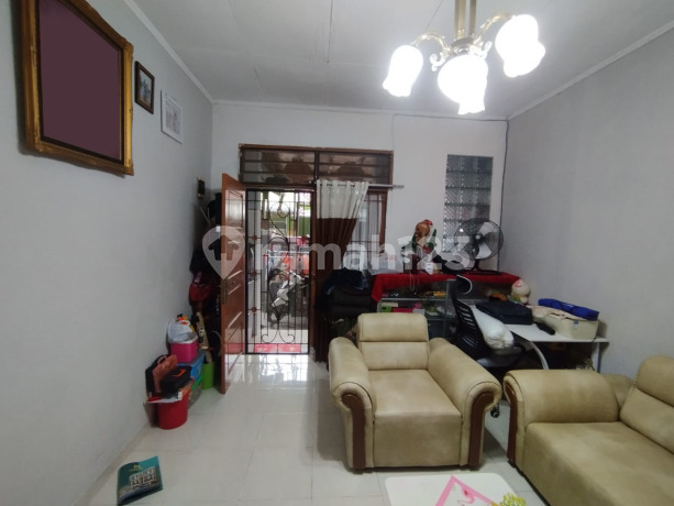 Sell Medang Lestari House Gading Serpong with road access for 2 cars.