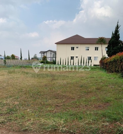 Tanah Siap Bangun Suasana Sejuk di Villa Istana Bunga , Lembang