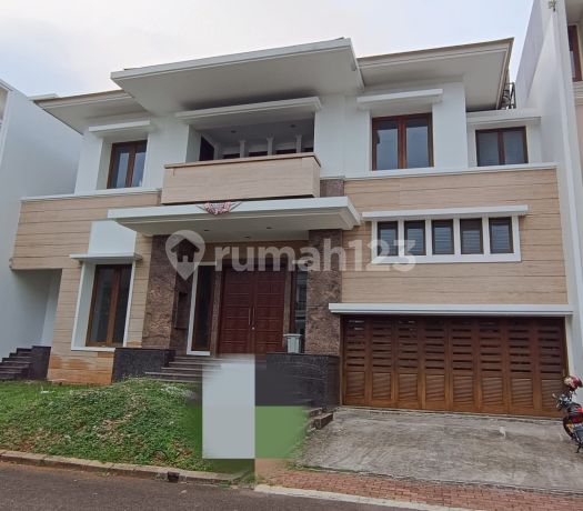 Independent Design House at Crown Pondok Hijau Golf Gading Serpong