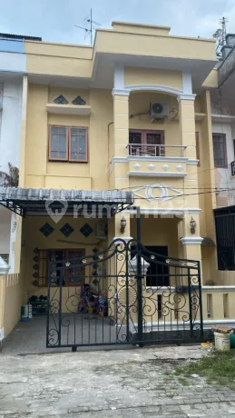 Termurahh! Rumah dalam Komplek Daerah Gagak Hitam dengan 5 Kamar